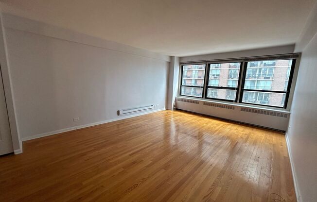 1 bed, 1 bath, 700 sqft, $1,950, Unit 418-1501