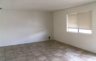 2 beds, 1 bath, $1,100, Unit A