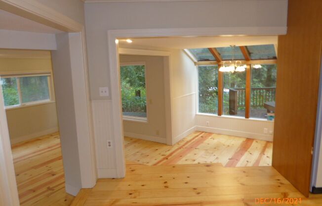 Beautiful 3 Bed 1 Bath Single Family House - Bellevue