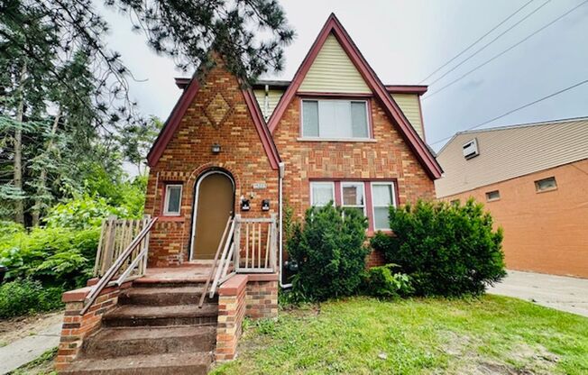 15895 Cloverlawn