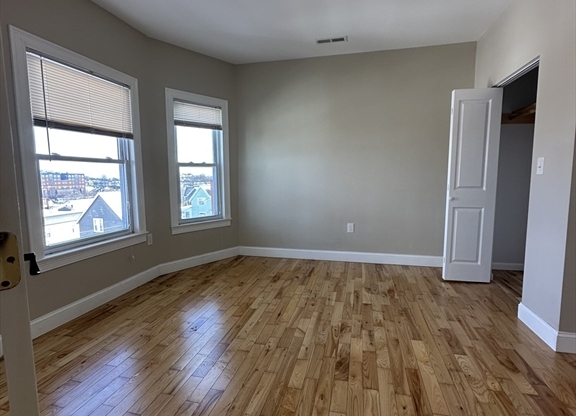 11 OAKLAND AVE