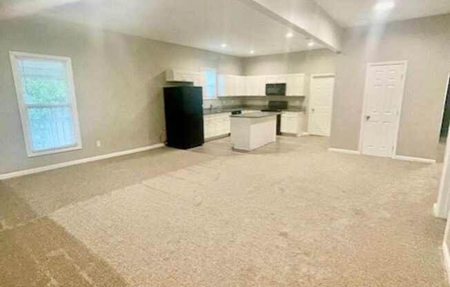 Must view this Adorable 3 bedroom 1 bath home . Located in Thomas Hoskins