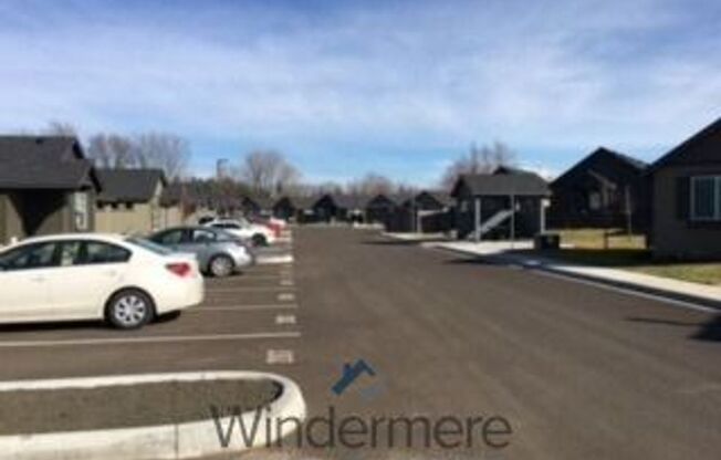 2 beds, 1 bath, 880 sqft, $1,495, Unit chin297-1