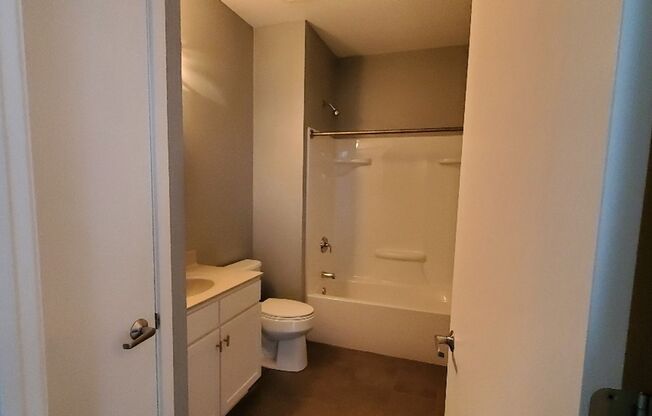 2 beds, 2 baths, 987 sqft, $1,422, Unit 604W