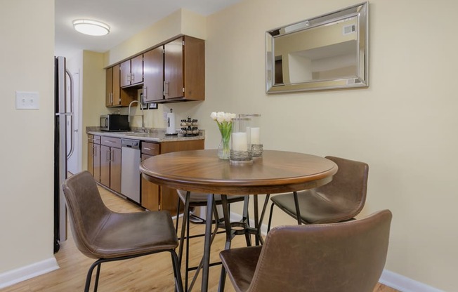 Dining Room at West Pointe Apartments, Burlington