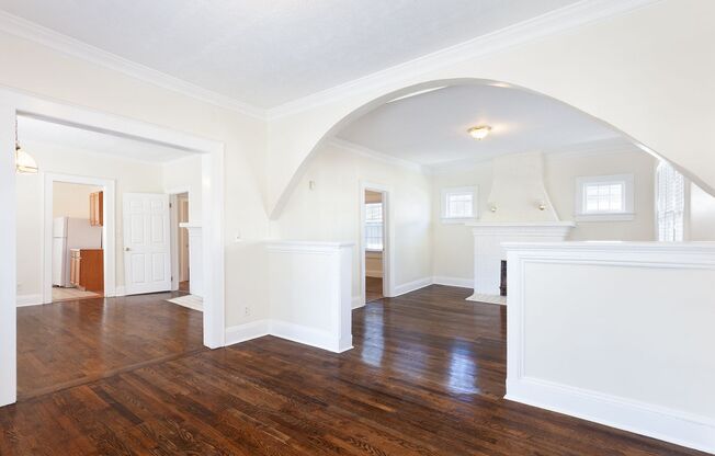 Spacious Upstairs 3/1.5 Duplex Unit w/ Bonus Room Minutes From Midtown/Downtown!