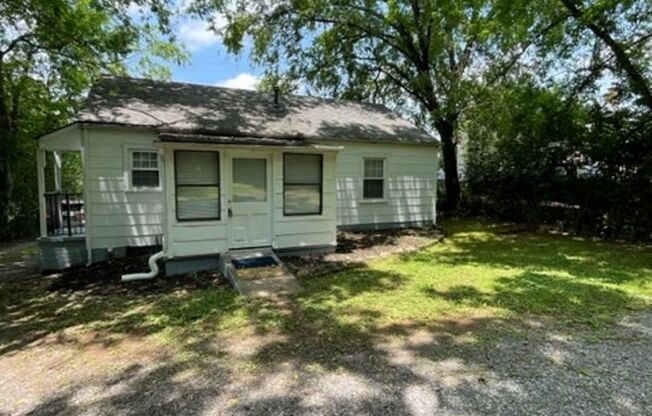 Maryville 37804 - 2 bedroom, 1 bath home discount on first month’s rent- Call Debra Johnson 865-591-8281