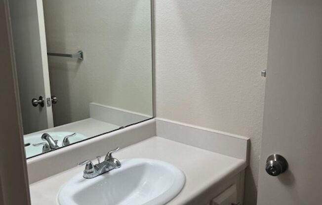 2 beds, 2 baths, 975 sqft, $1,675, Unit 817-60