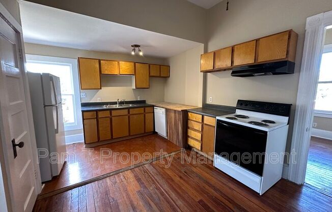 124 E HENRY ST