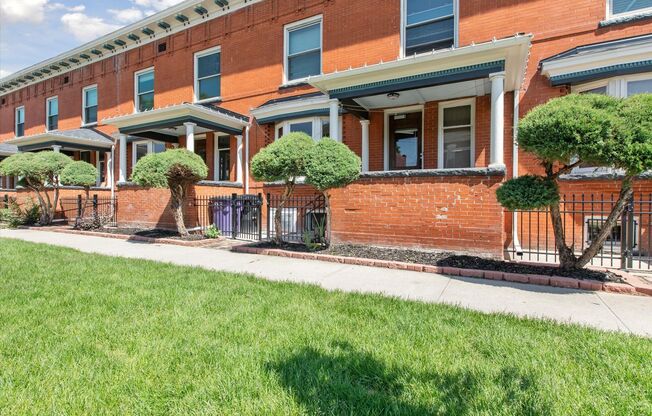 Stunning 3 Bed, 3 Bath Fully Renovated Townhome with Finished Basement in Lincoln Park — Minutes from MSU and Downtown Denver!