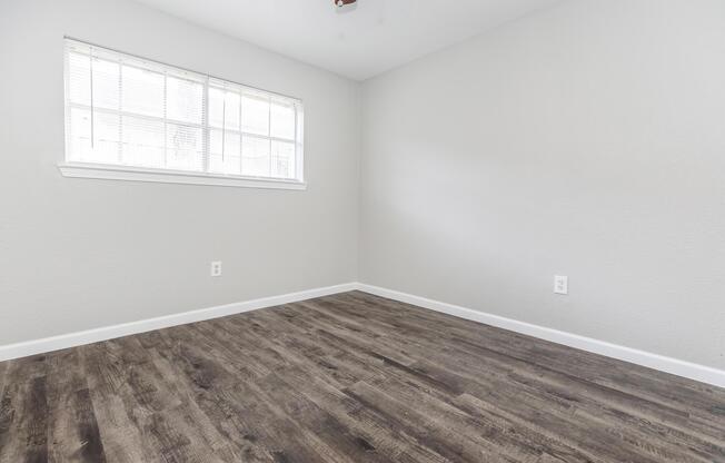 2 beds, 1 bath, 840 sqft, $960