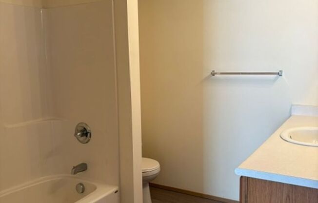 3 beds, 2 baths, 1,002 sqft, $1,800, Unit 63-305