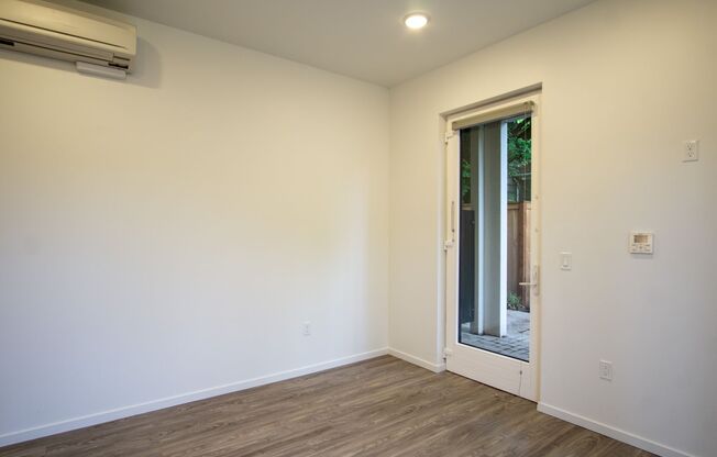 Studio, 1 bath, 340 sqft, $1,275, Unit 105