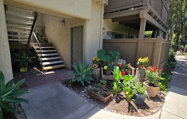 Santa Ana - 1 Bedroom 1 Bath Downstairs Corner Unit with Patio