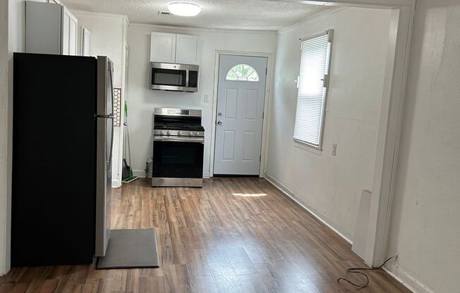 2 beds, 1 bath, $1,275