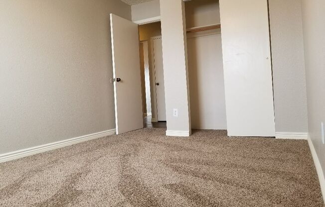 2 beds, 1 bath, 1,032 sqft, $1,045, Unit 1037C