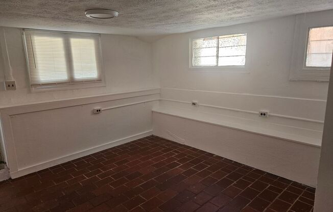 1 bed, 1 bath, 950 sqft, $1,000, Unit 915 #9