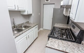 2 beds, 1 bath, $1,686, Unit 2475-1W