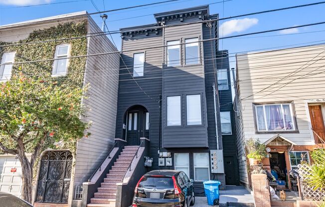 2888-2890 Harrison St / 91 Balmy Ave