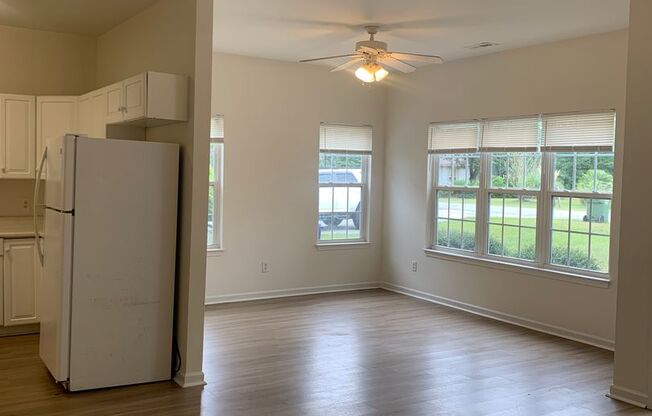 $500 OFF 1ST MONTHS RENT! 3 Bedroom 2 Bath House Available now on Charter Drive