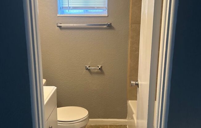 2 beds, 1 bath, 750 sqft, $1,020, Unit B01 1008 06