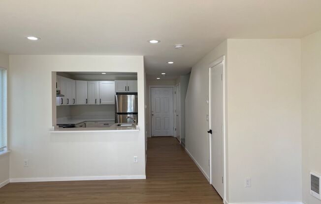 2 beds, 1.5 baths, 1,248 sqft, $2,395, Unit 2047