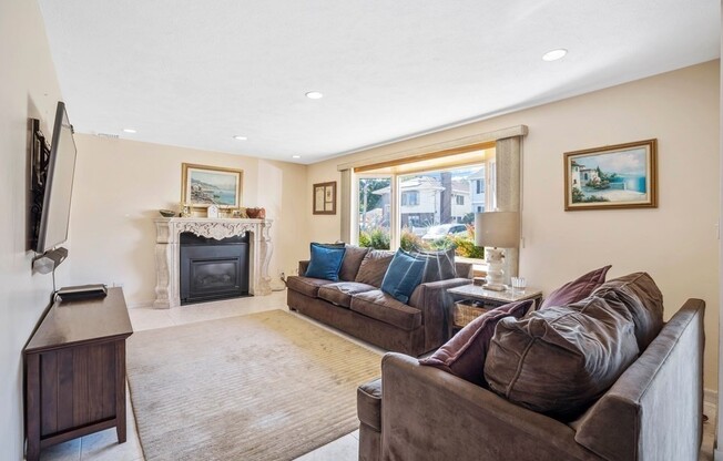19 SWAN AVE