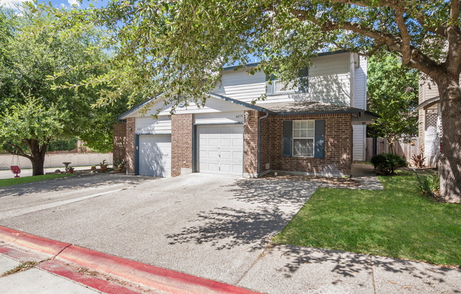 Beautiful Two-Story Townhome Near Medical Center & UTSA