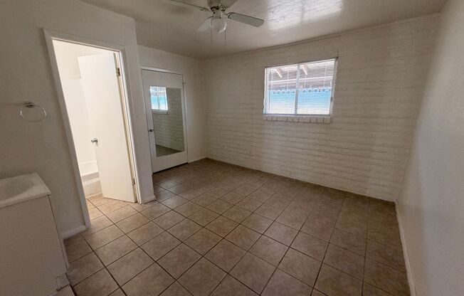 1 bed, 1 bath, 570 sqft, $899, Unit 16621-34