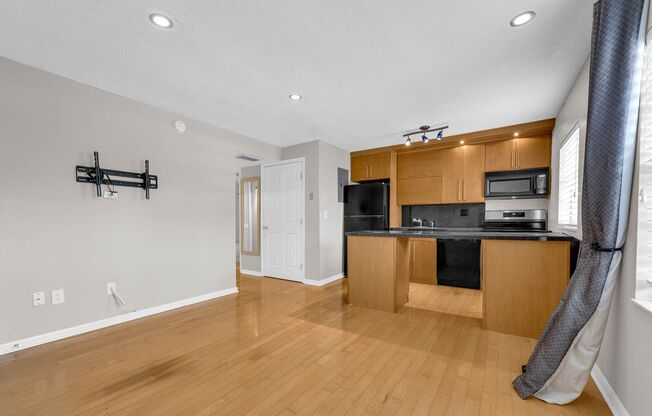 Renovated Condo in Downtown's coveted Delaney Park.