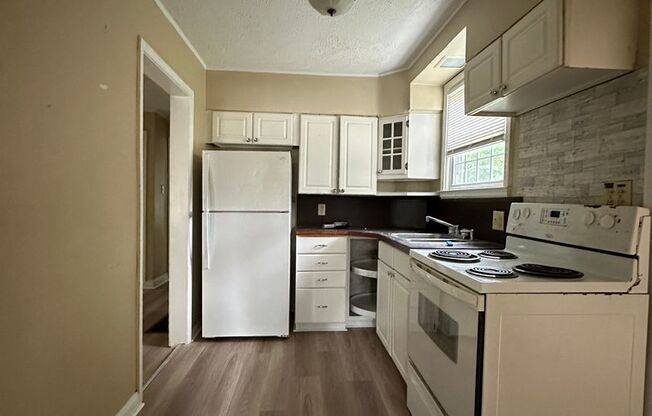 The Off-Campus Sweet Spot: 4 Beds, 2 Baths - Available August 1st!