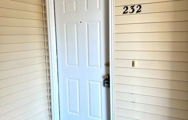 Charming Unit Close to the Pool!