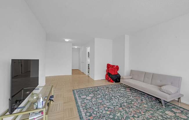 Studio, 1 bath, 571 sqft, $4,100, Unit 31H