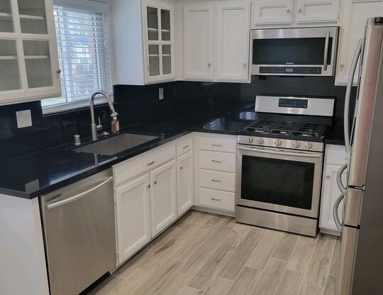 2 beds, 2.5 baths, 1,096 sqft, $3,800, Unit 2