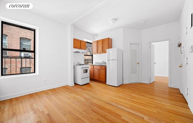311 E 3 ST