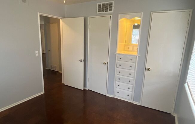 Great 2 Bedroom 1 Bath Home NW OKC!  $900 Per Month