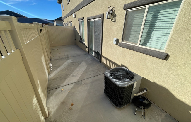 3 beds, 2.5 baths, $1,690, Unit # 54