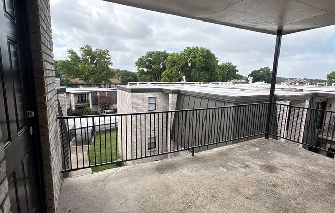 2 beds, 2 baths, 931 sqft, $1,450, Unit 13-1302