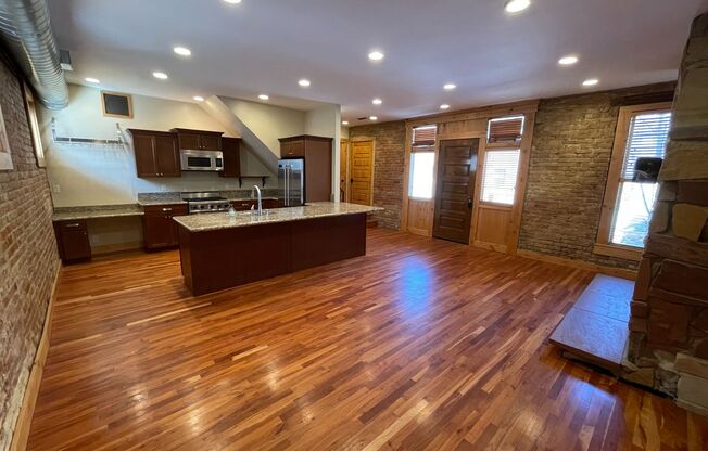 1 bed, 1 bath, 2,000 sqft, $2,095, Unit 9
