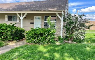 Awesome 2 Bedroom Duplex in Overland Park-Available NOW!!