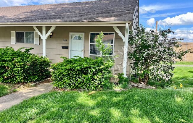 Awesome 2 Bedroom Duplex in Overland Park-Available NOW!!