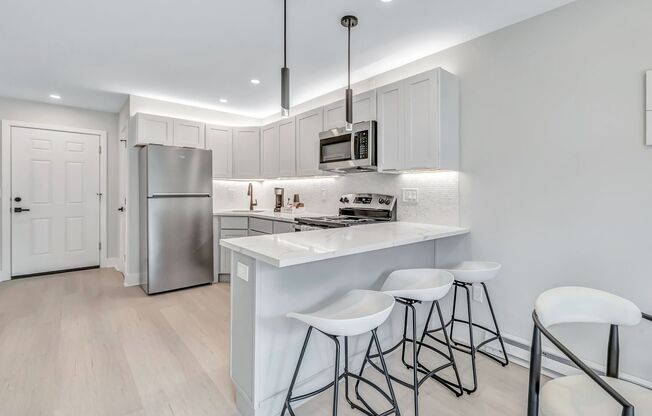 1 bed, 1.5 baths, $1,800, Unit 4-12A