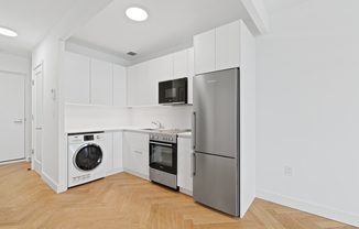 321 E 22 ST