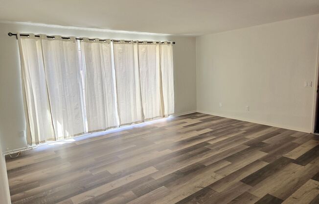 Santa Ana - 2 Bed Condo for Lease - New flooring - AC - Close to Park
