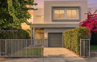 2852 SW 32 CT