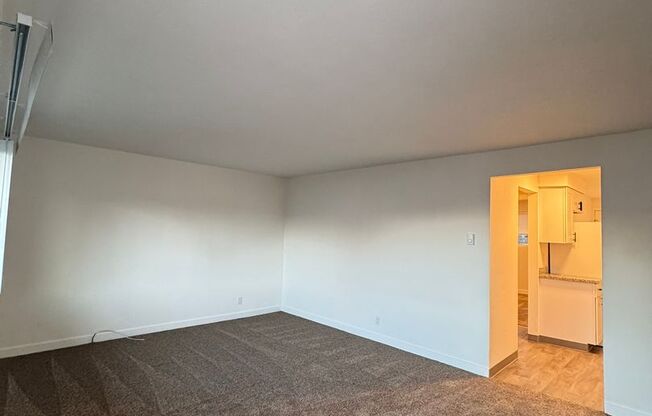 2 beds, 1 bath, 850 sqft, $1,295, Unit 523-01-16