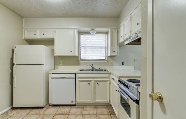 2 beds, 2 baths, 926 sqft, $737, Unit #29