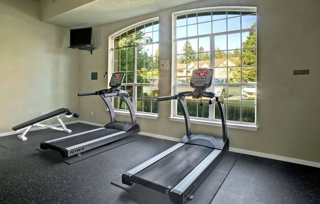 Breckenridge gym Apartments in Everett, WA