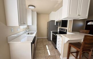 Charming 1 Bedroom Condo in Gated Chula Vista Community with Pool and Parking!