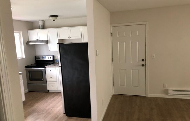 2 beds, 1 bath, 700 sqft, $1,300